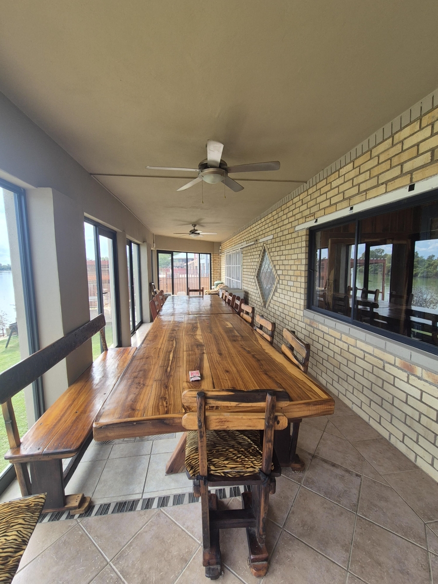 5 Bedroom Property for Sale in Bloemhof North West